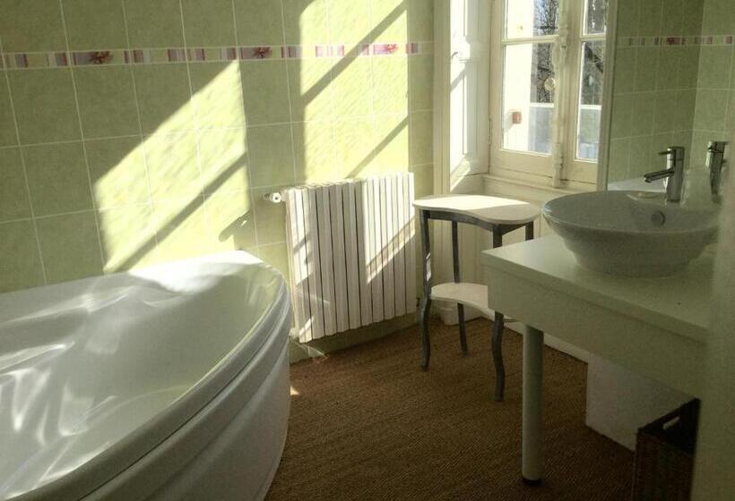 Family Suite, Château Des Essards Avec Piscine Et Jacuzzi