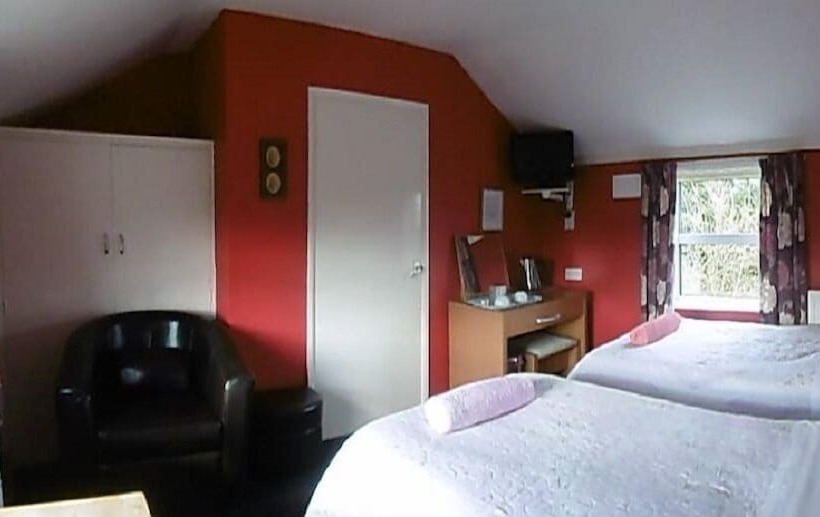 Номер Стандарт, Bramley House