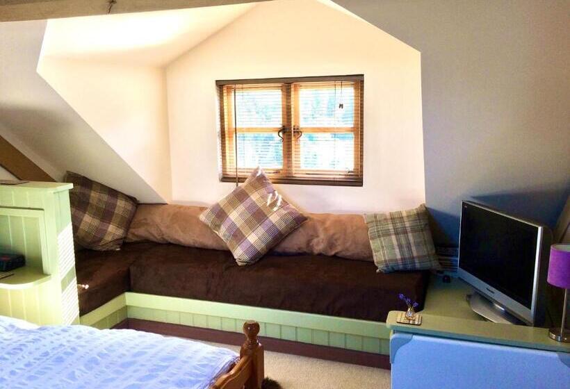 Family Suite, Greencourt Loft   The Cotswold Way, Stroud