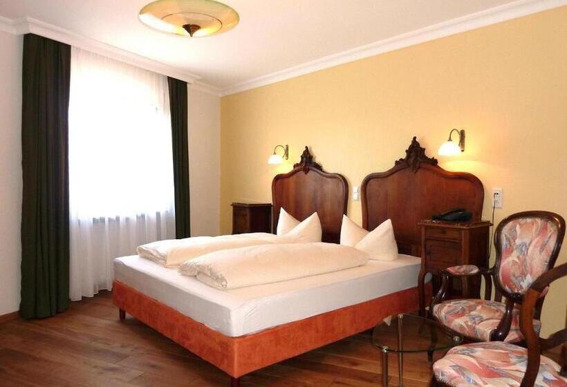 Полулюкс, Historisches Genusshotel Löwen