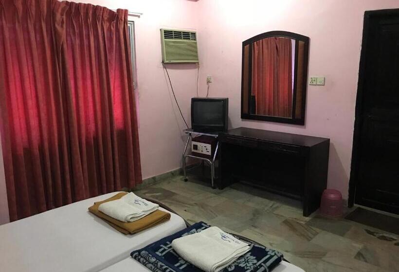 디럭스 룸, Indraprastham Tourist Home