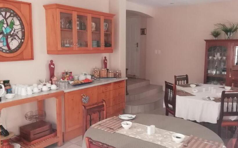 Номер Стандарт, Oudtshoorn Guest House