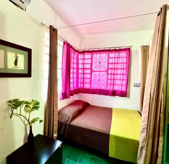 ルームシェアのワンベッド, Hostal Guacamayas