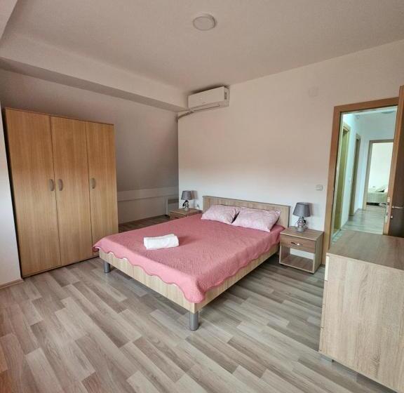 آپارتمان 1 خوابه با تراس, Apartments Lotus