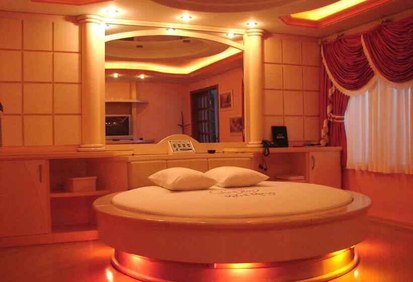 자쿠지 스위트, Motel Monza