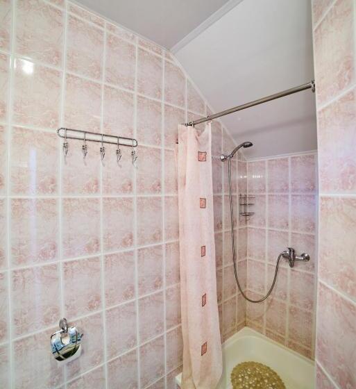 اتاق استاندارد سه نفره, Cottage Kazka Lisu