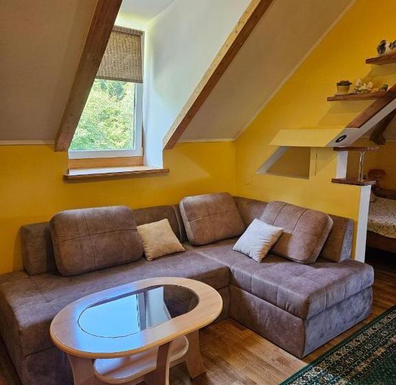اتاق استاندارد سه نفره, Cottage Kazka Lisu