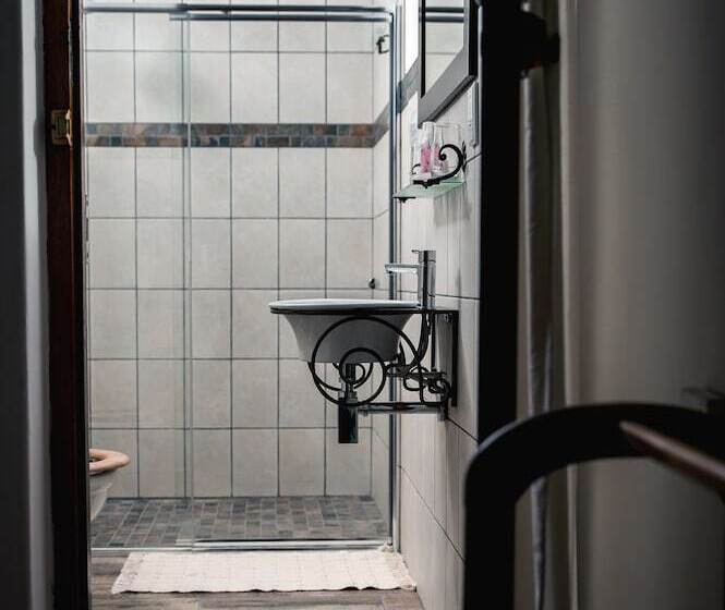 Номер Стандарт, Petal S Place
