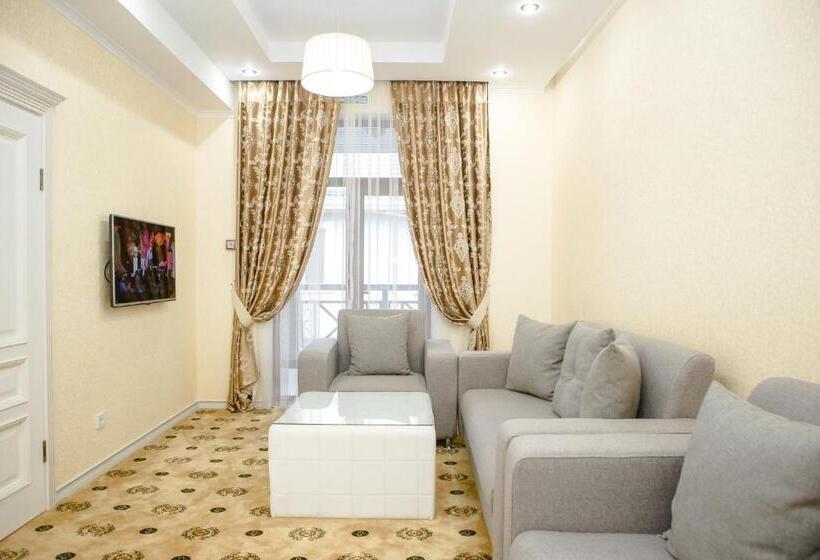 اتاق استاندارد با بالکن, Luxury House
