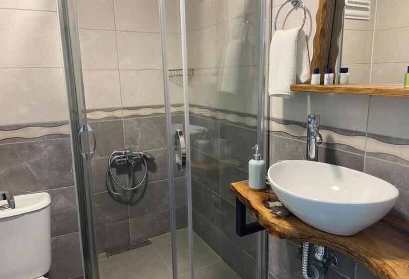 سوییت خانوادگی, Azra Apart & Otel