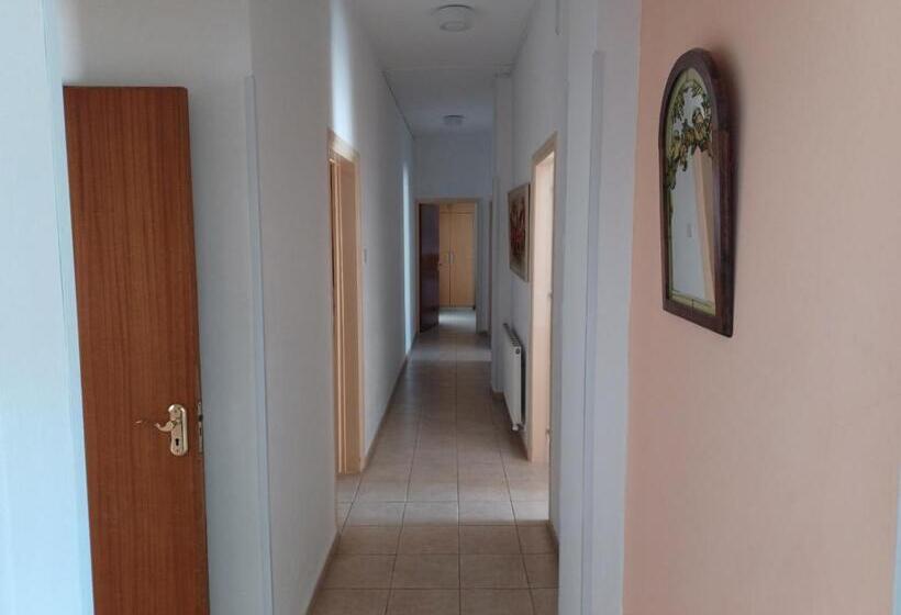Апартаменты 3 Спальни, C & A Hotel Apartments