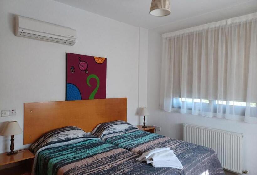 Апартаменты 2 Спальни, C & A Hotel Apartments