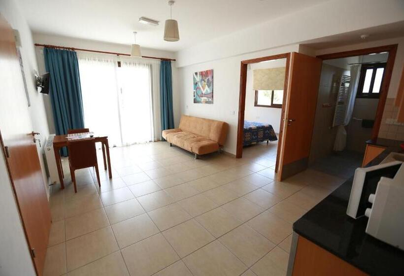 Апартаменты 2 Спальни, C & A Hotel Apartments