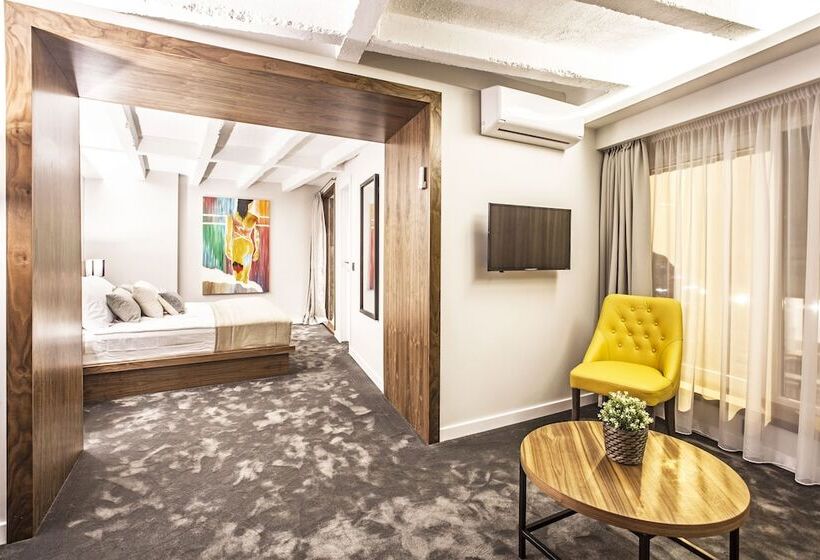سوییت سوپریور, Nomad Luxury Suites
