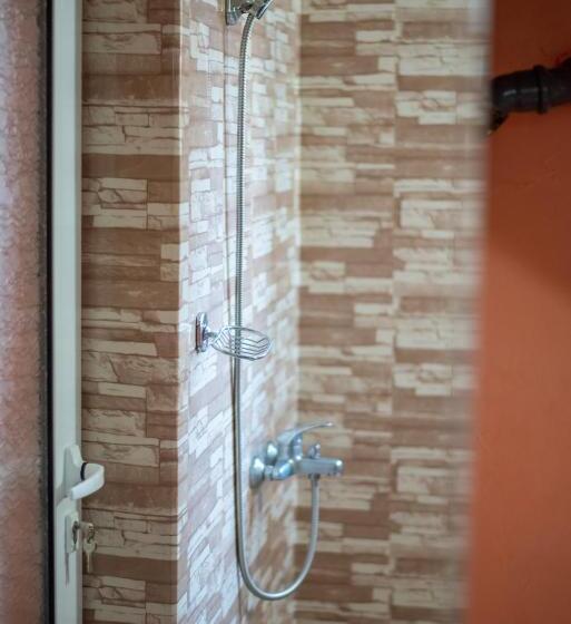 四人标准间, Danailovi Guest House