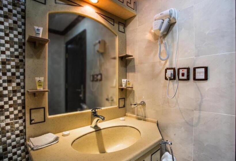 Апартаменты 3 Спальни, Manazel Al Sofara