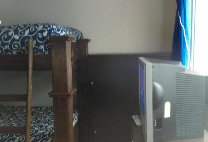 エコノミー４人部屋, Hostal Makea Pachuca