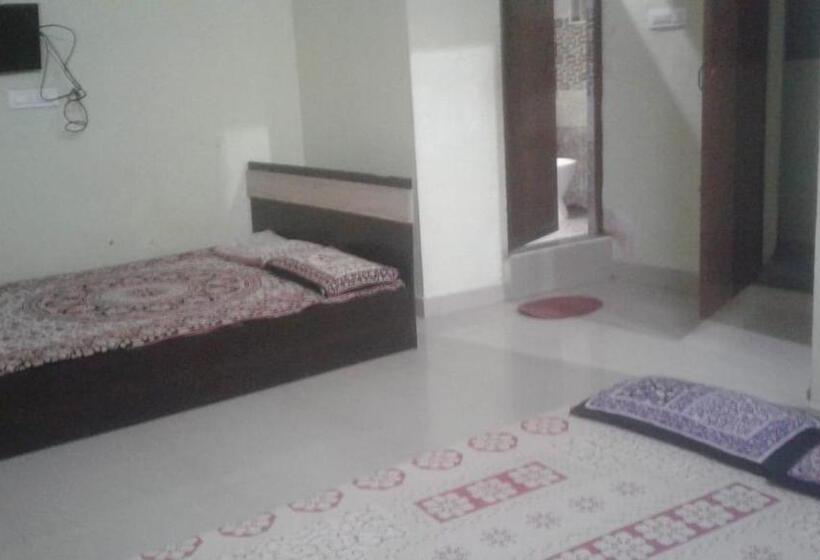 家庭间, Xavier Guest House