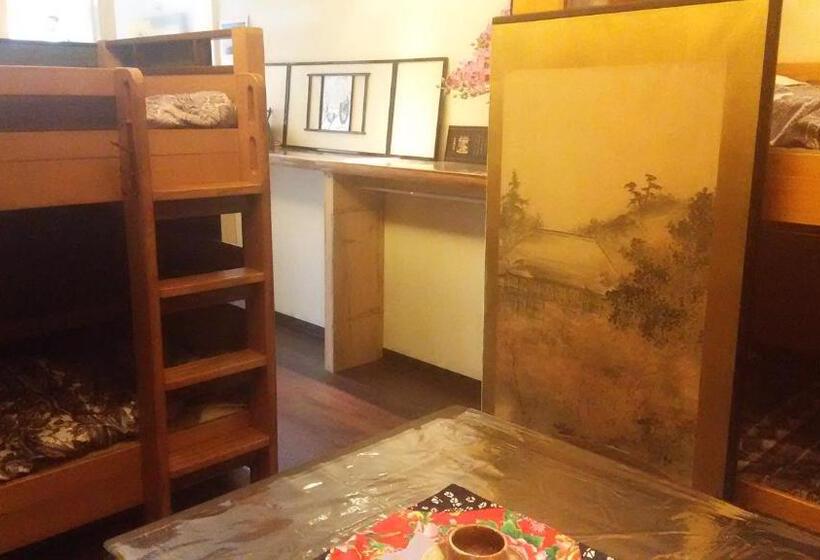 تختخواب در اتاق مشترک, Guest House Hana