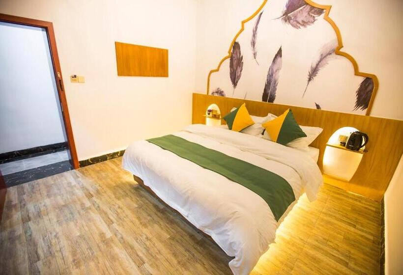 جناح جونيور مزوَّد بتراس, Edinburgh Hostel