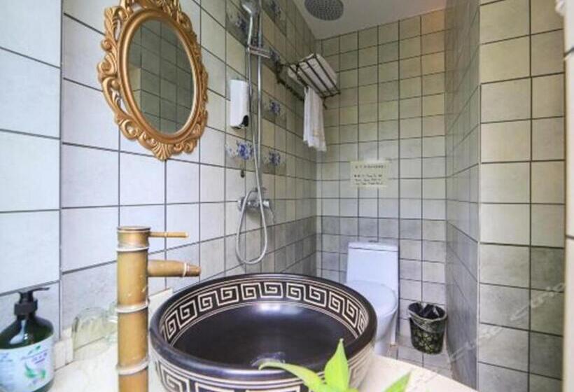غرفة قياسية ثلاثية, Edinburgh Hostel