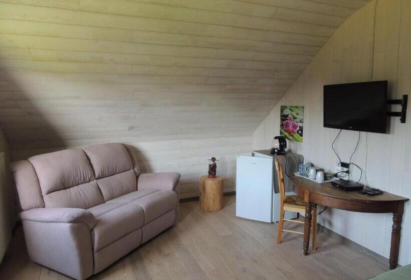 庭の見えるスタンダードトリプルルーム, Auberge La Fourchette Paysanne