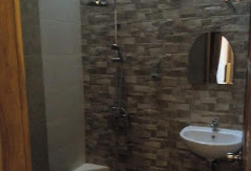 デラックスルーム, Helena Guest House