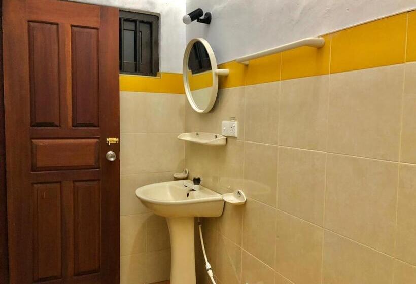اتاق استاندارد سه نفره, Sundowners Guesthouse
