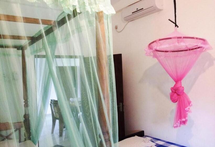 اتاق استاندارد سه نفره, Rainbow Guest House