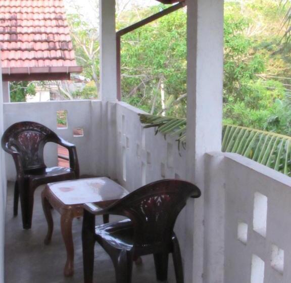 اتاق خانوادگی, Rainbow Guest House