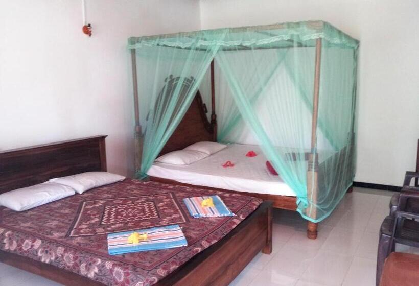 اتاق خانوادگی, Rainbow Guest House