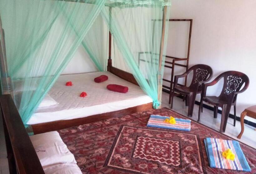 اتاق خانوادگی, Rainbow Guest House