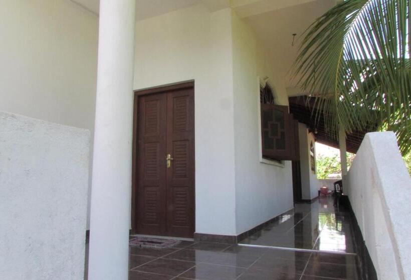 اتاق خانوادگی, Rainbow Guest House