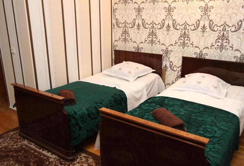 اتاق راحتی سه تخته, Guesthouse Goliati