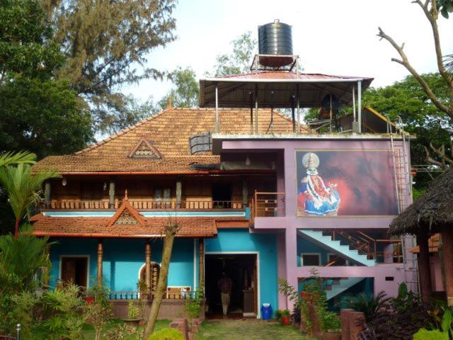 اتاق خانوادگی, Southcanal Holidays