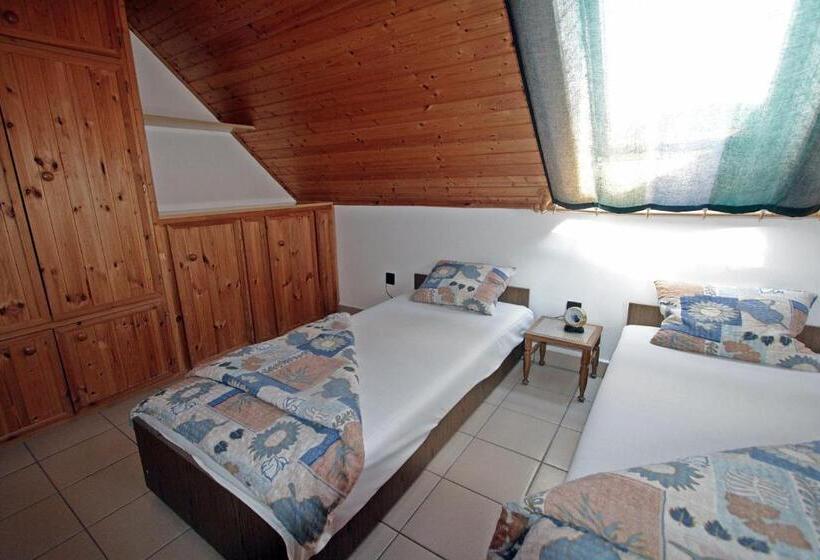 Апартаменты 1 Спальня с Видом, Vöröskő Apartmanház