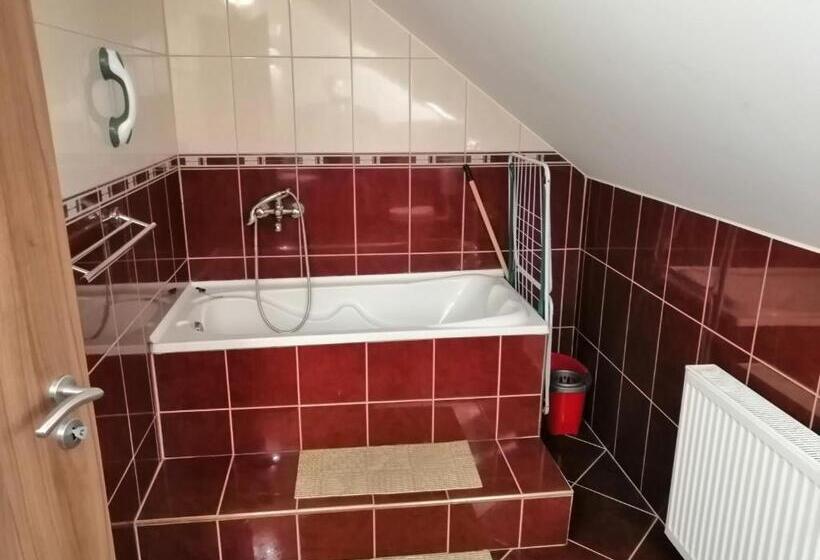 패밀리 룸, Csipkeház Apartman
