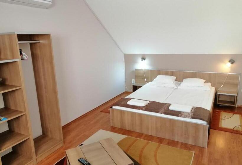 Семейный Номер, Csipkeház Apartman