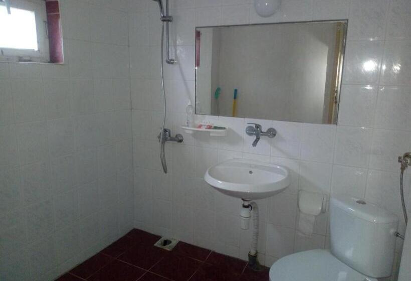 Трехместный Номер Стандарт Совместная Ванная, Prima Guest House 2