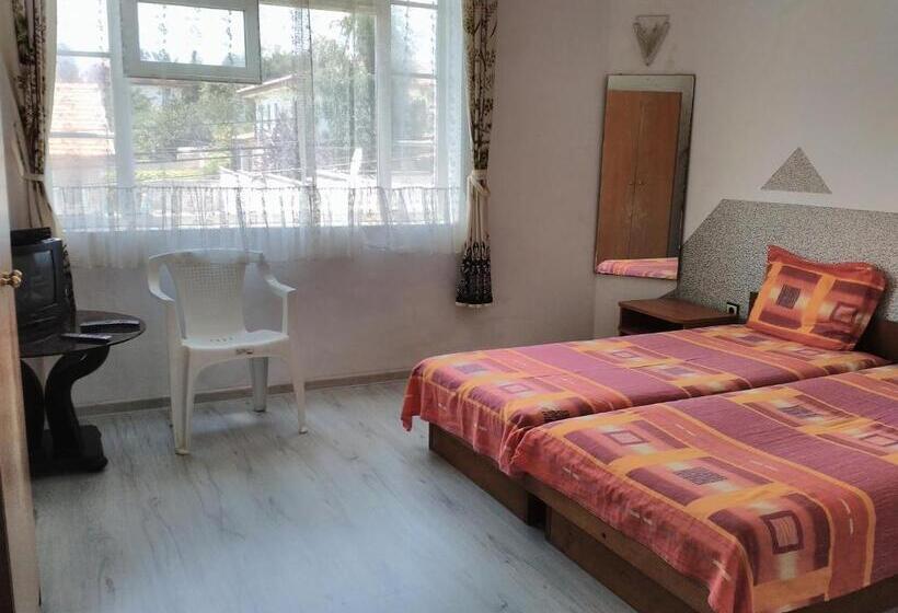 Номер Стандарт Совместная Ванная, Prima Guest House 2