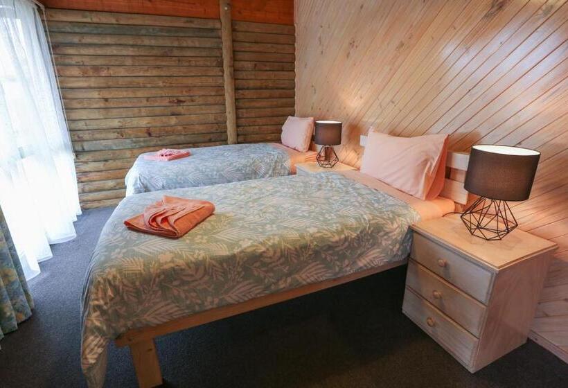 Дом 2 Спальни, Lazy Acre Log Cabins