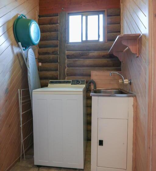 Хижина, Lazy Acre Log Cabins