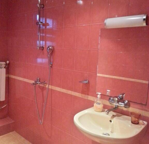 Студио Стандарт Вид на Бассейн, Guest House Bedrock