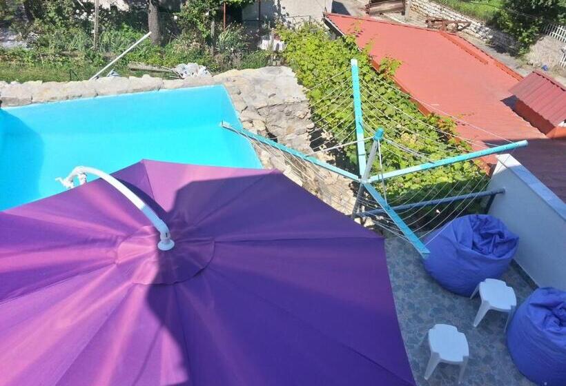 Номер Стандарт с Балконом, Guest House Bedrock