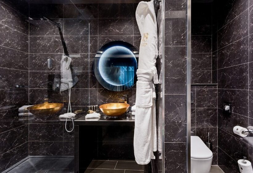 اتاق لوکس با چشم‌انداز شهر, H Hotel - Adults Only