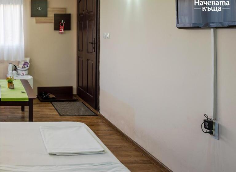 جناح جونيور, Guest House Nachevata Kashta