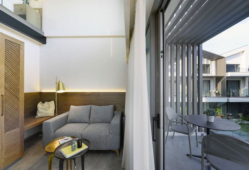 Номер Premium Вид на Бассейн, Serenity Suites