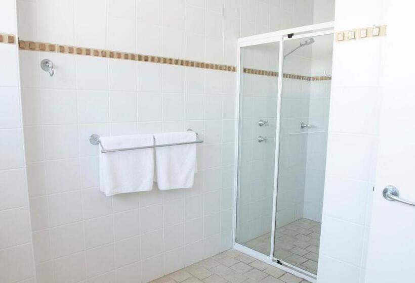 Семейный Номер, Rockpool Motor Inn