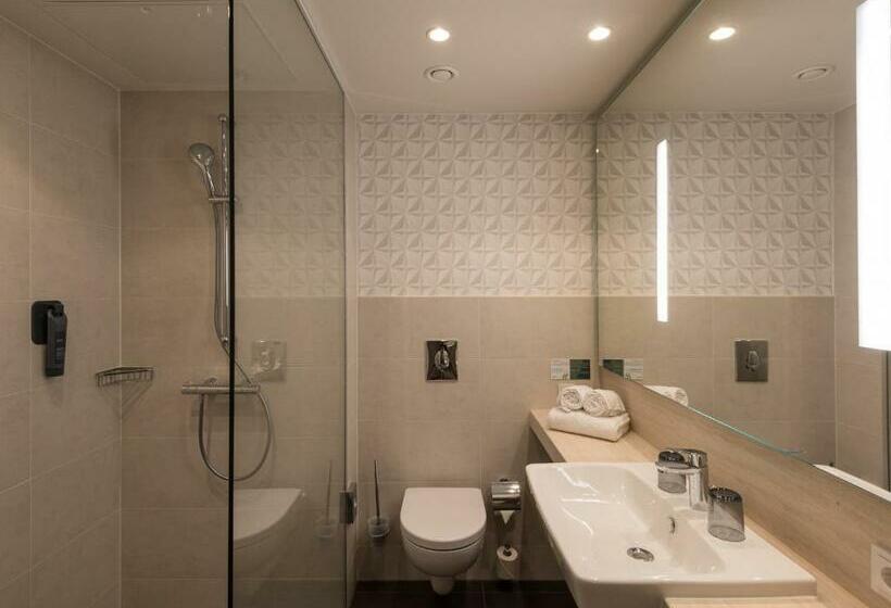 带大床的行政房间, Holiday Inn   Hamburg   Berliner Tor, An Ihg