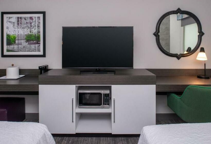 Номер Стандарт, Hampton Inn & Suites Winstonsalem Downtown